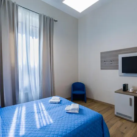 Vrooms All'angolo Del Duomo Alojamento de Acomodação e Pequeno-almoço 3*