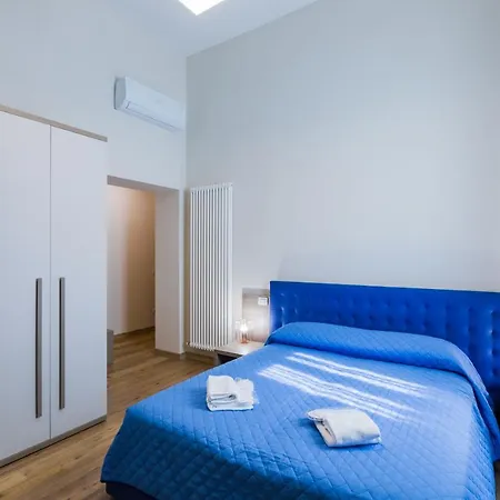 Vrooms All'angolo Del Duomo